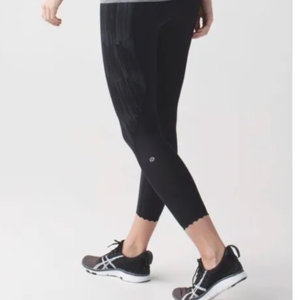 Lululemon Stuff Right Scalloped Crop Leggings